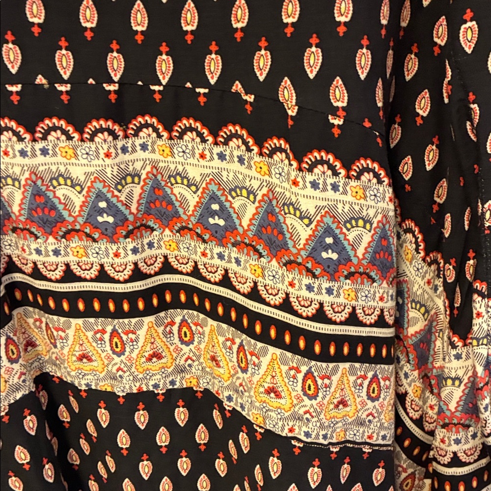 Black, Red and Cream PaisleyPatterned Women's Top Medium - Picture 4 of 6